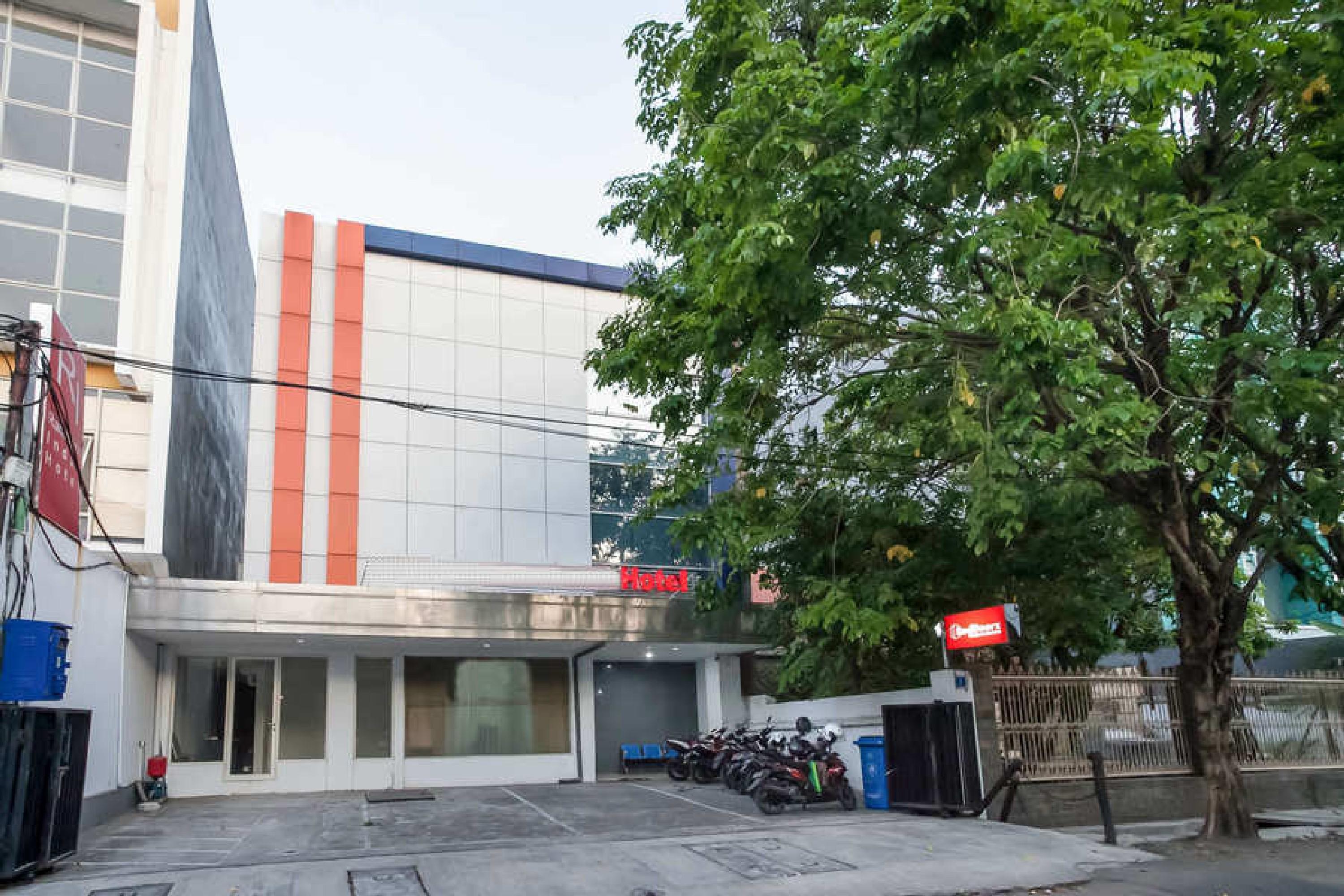 Готель Reddoorz @ Panglima Sudirman Сурабая Екстер'єр фото