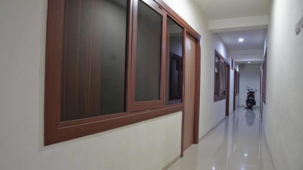Готель Reddoorz @ Panglima Sudirman Сурабая Екстер'єр фото