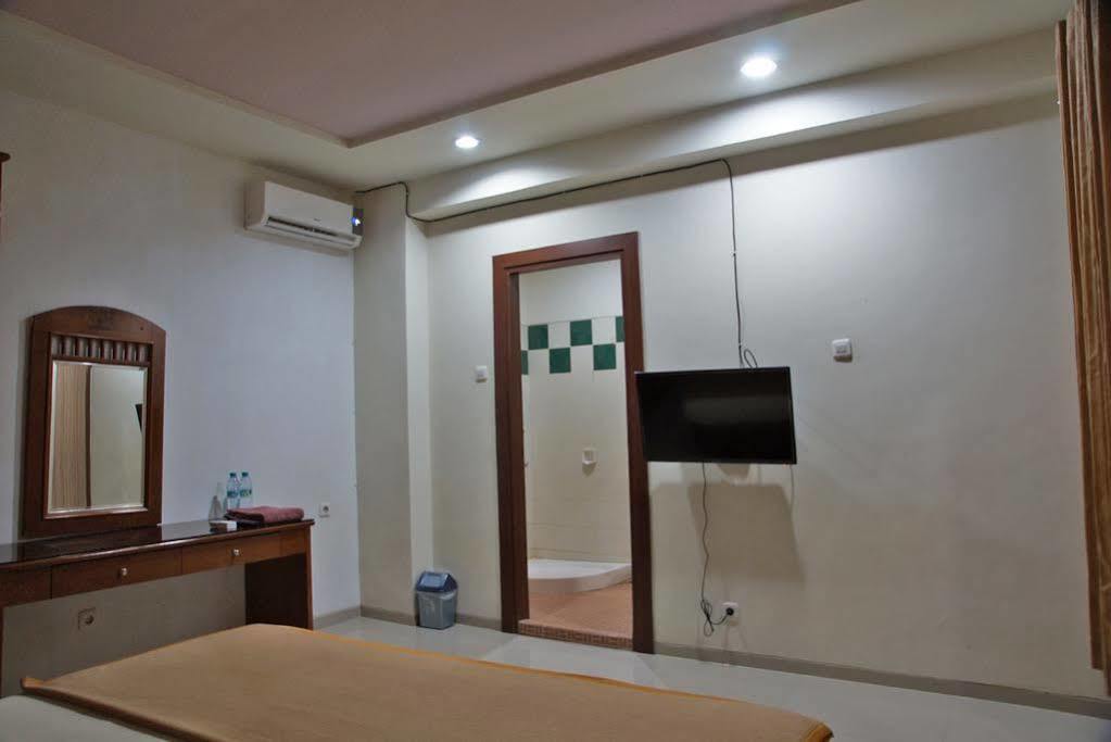 Готель Reddoorz @ Panglima Sudirman Сурабая Екстер'єр фото