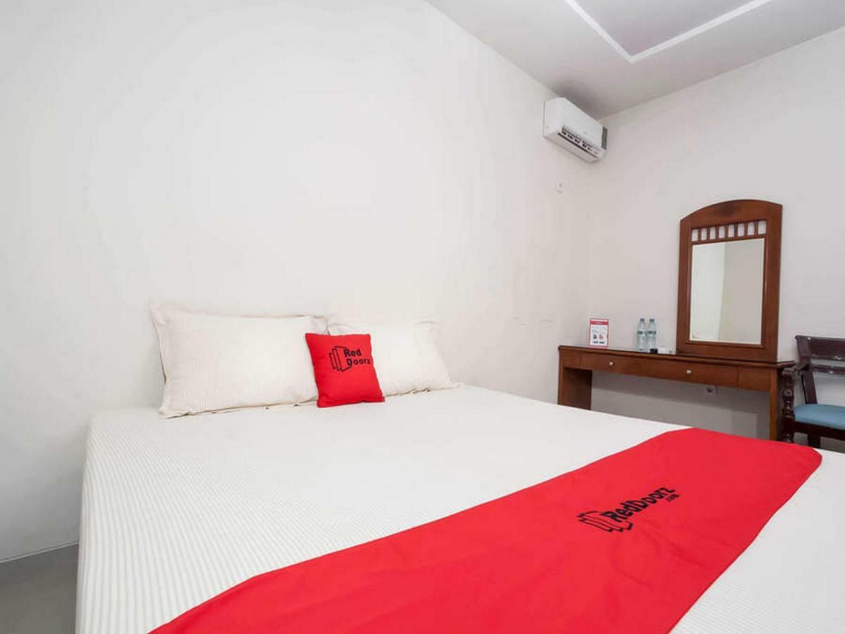Готель Reddoorz @ Panglima Sudirman Сурабая Екстер'єр фото