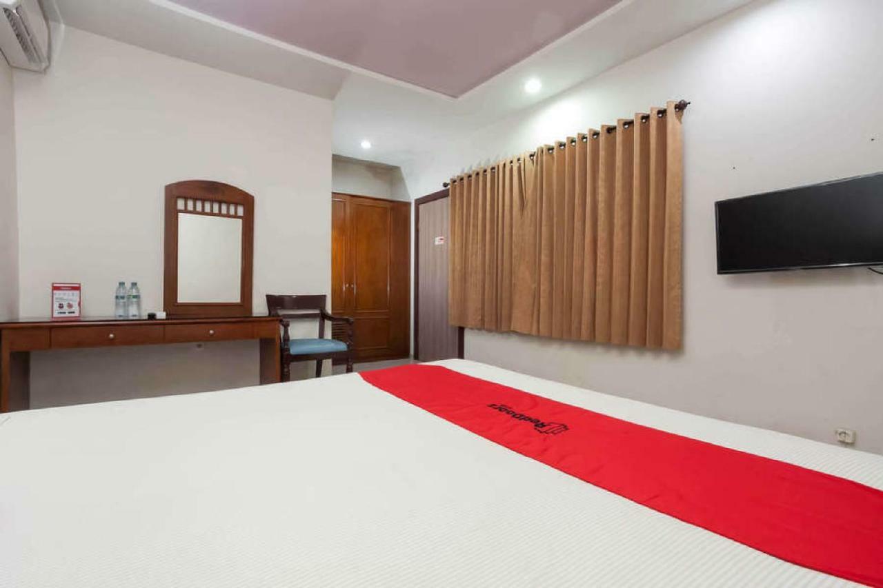 Готель Reddoorz @ Panglima Sudirman Сурабая Екстер'єр фото